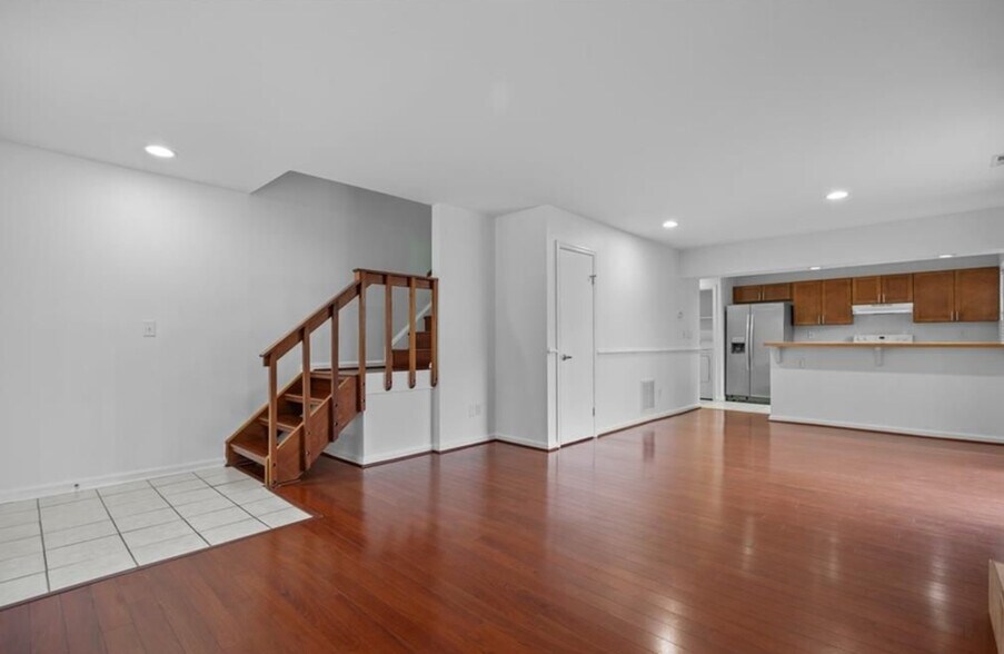 Building Photo - 264 Ferdinand Cir