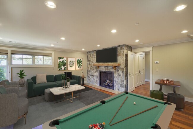 Building Photo - 4Bd+Den/4.5Ba Clyde Hill House