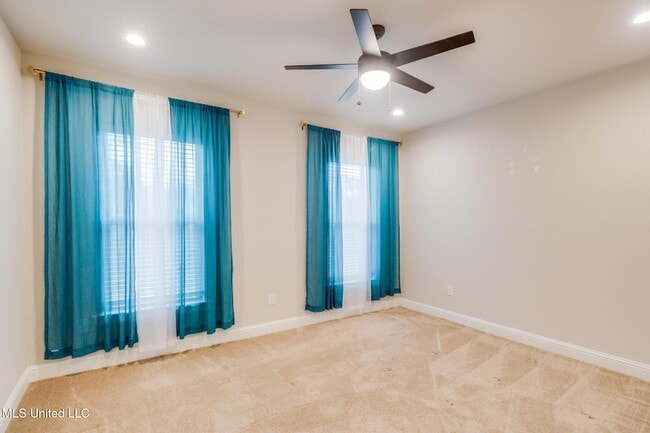 Building Photo - 856 Leeward Dr