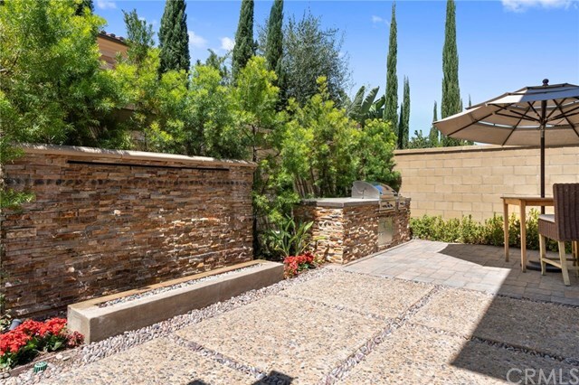 Building Photo - 60 Umbria