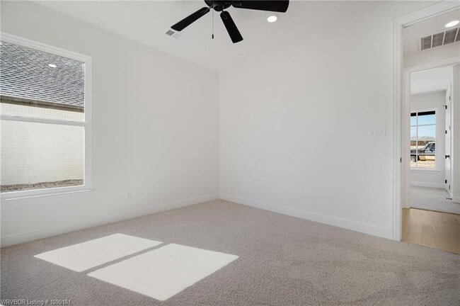 Building Photo - 7627 Woodbine Ln