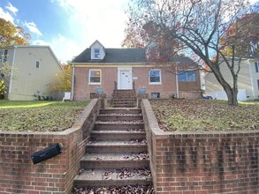 Building Photo - 126 Forest Ave