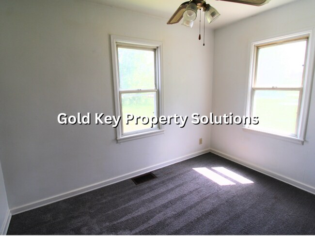 Building Photo - MEADOWBROOK AREA 2 BR 1 BA House with Central Air and Garage (SECTION 8 APPROVED)
