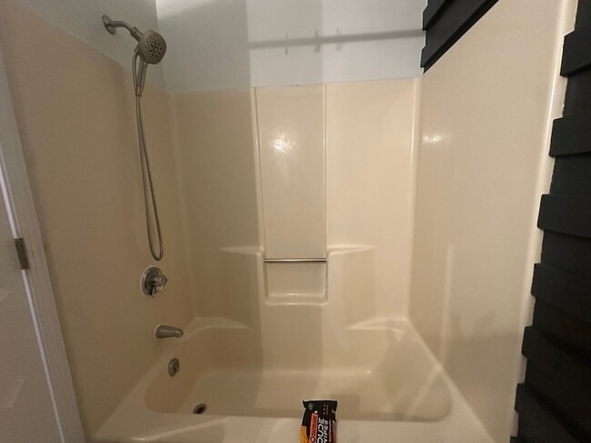 Building Photo - 66 Simsbury Landing