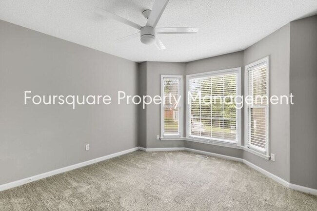 Building Photo - End Unit Town Home | 2nd Floor Loft | Wash...