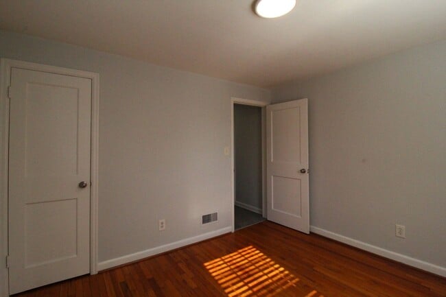 Building Photo - April FREE On This 2 Bedroom 2 Bath Duplex In The Waldo Area