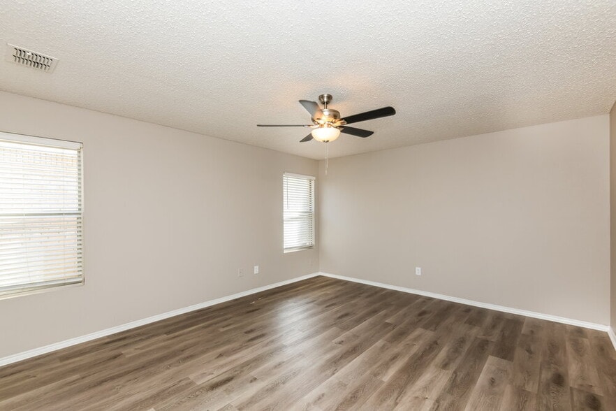 Building Photo - 4308 Meadowknoll Dr