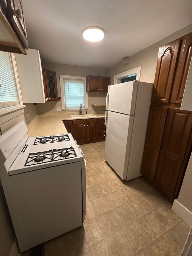 Building Photo - $1919 | 2BR/1BA | Cute Dog Friendly Home near Patty Jewett Golf Course