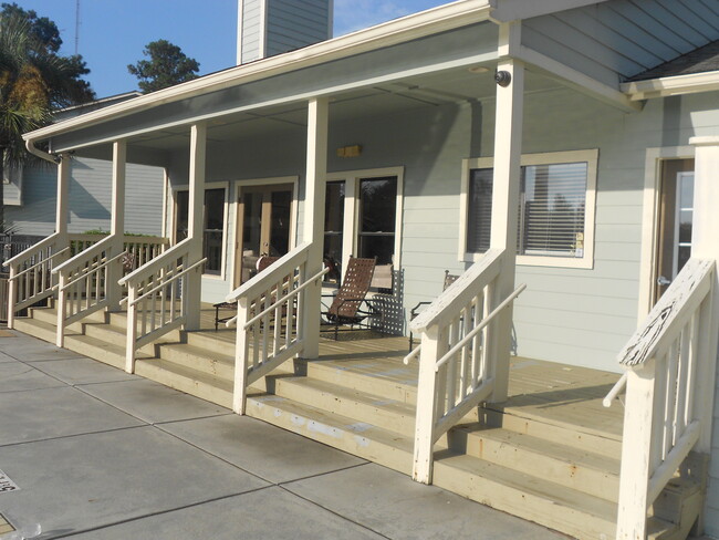 Bay Club- 1 Bedroom 1 Bath Condo for Rent- Pond Views- 2 miles to Sullivan's Island - 1481 Center St Ext