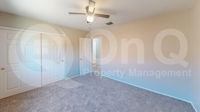 Building Photo - 874 W Port Royal Pl