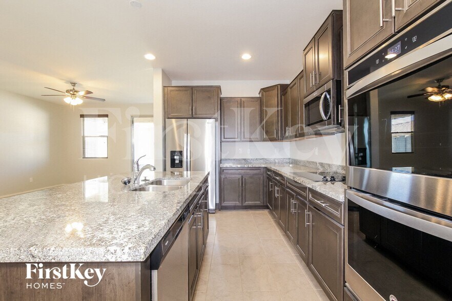 Building Photo - 18068 W Tina Ln