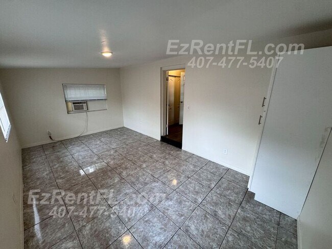 Building Photo - 6132 Oakcrest Cir