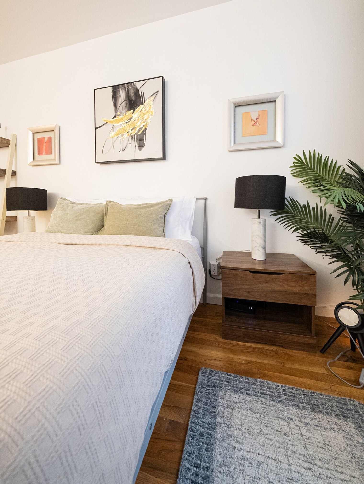 Building Photo - 305 E 95th St