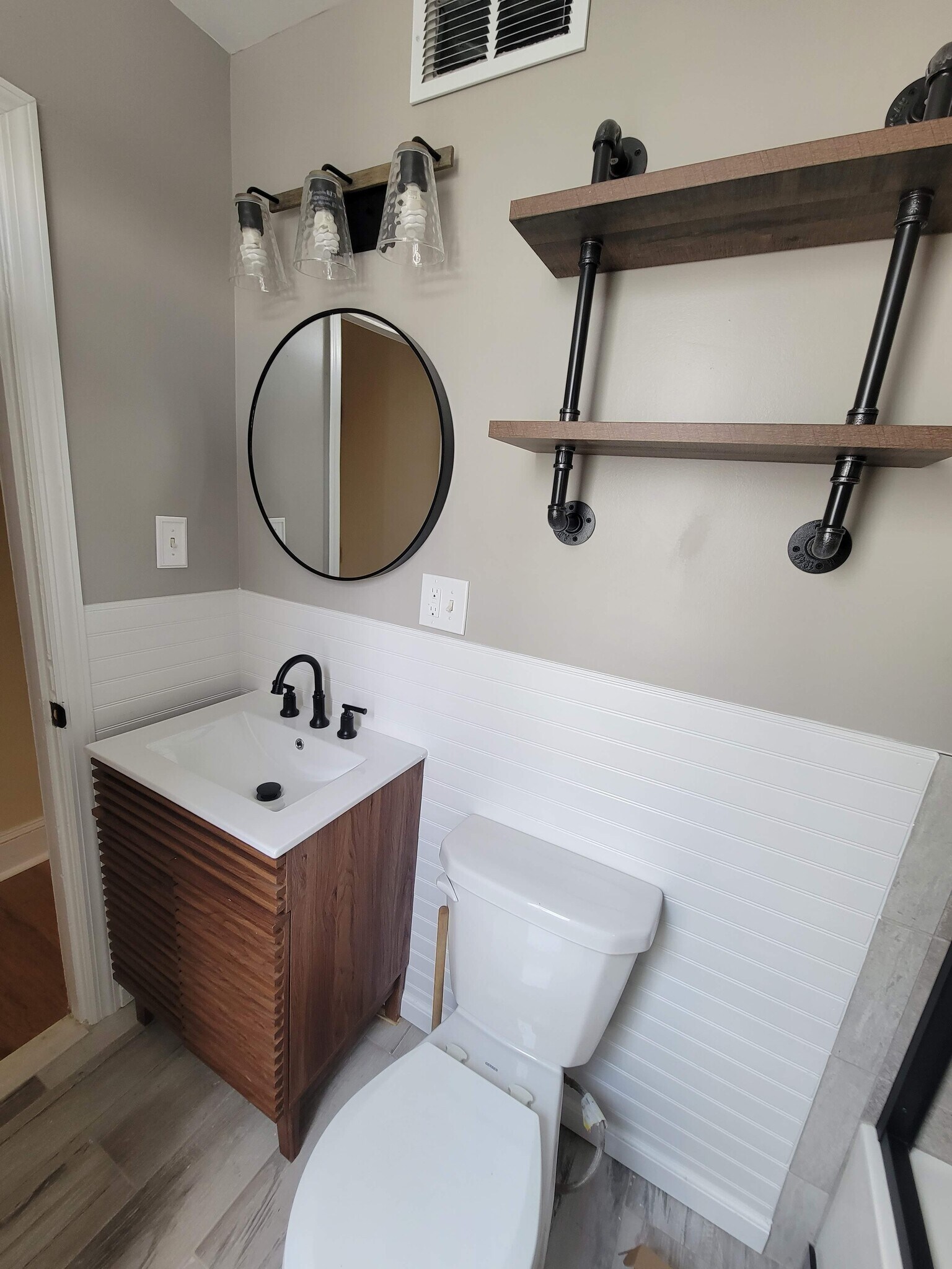 Building Photo - 933 Bleigh Ave