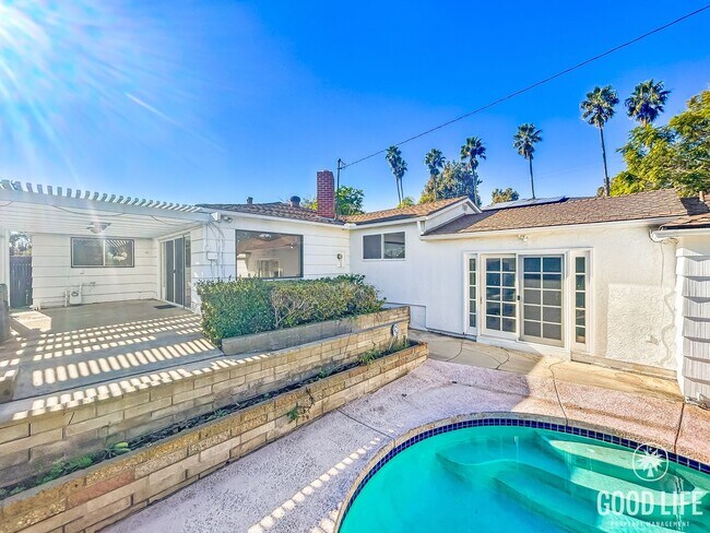 Building Photo - Beautiful 3BD/2BA W/ Private Pool, Garage, and A/C in Ocean Beach!