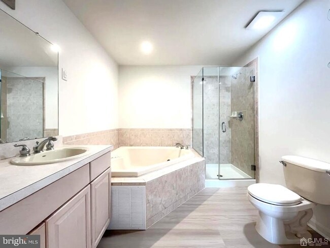 Building Photo - 100 Forest Dr