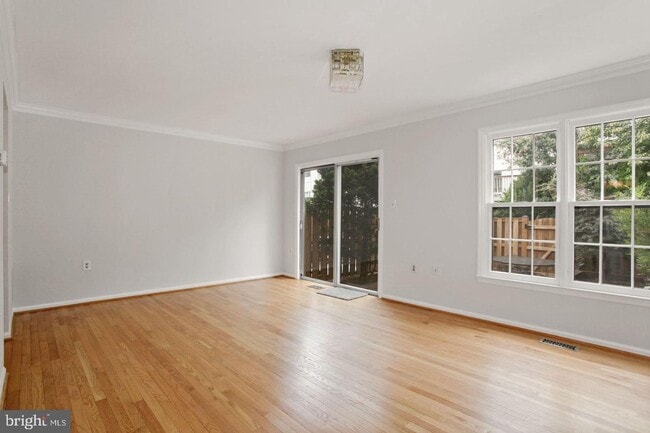 Building Photo - Townhome in Pinecrest