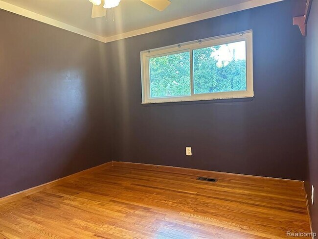 Building Photo - 29543 Eiffel Ave