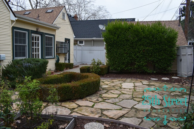 Building Photo - 1181 37th St