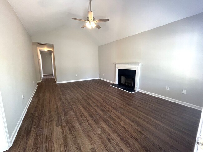 Building Photo - Newly Renovated 3br in East Athens, Available Mid June 2025
