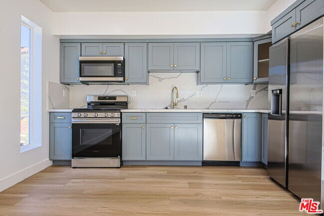 Building Photo - 10803 1/2 Kling St