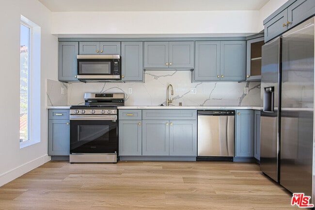 Building Photo - 10803 Kling St