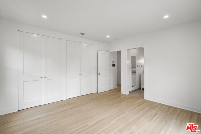 Building Photo - 435 Westmount Dr