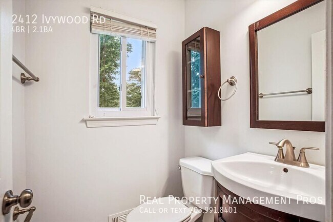 Building Photo - 2412 Ivywood Rd