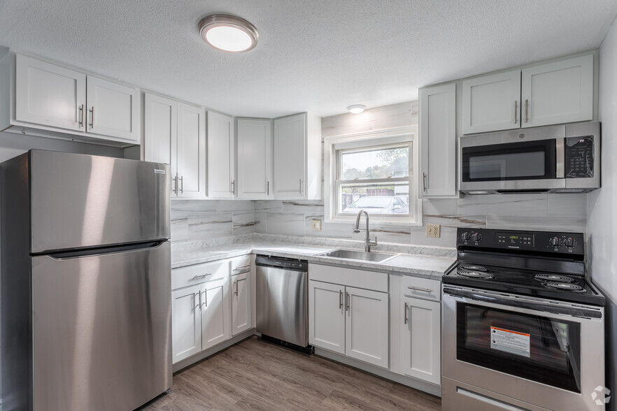 Spacious Kitchen - Brookview Townhomes