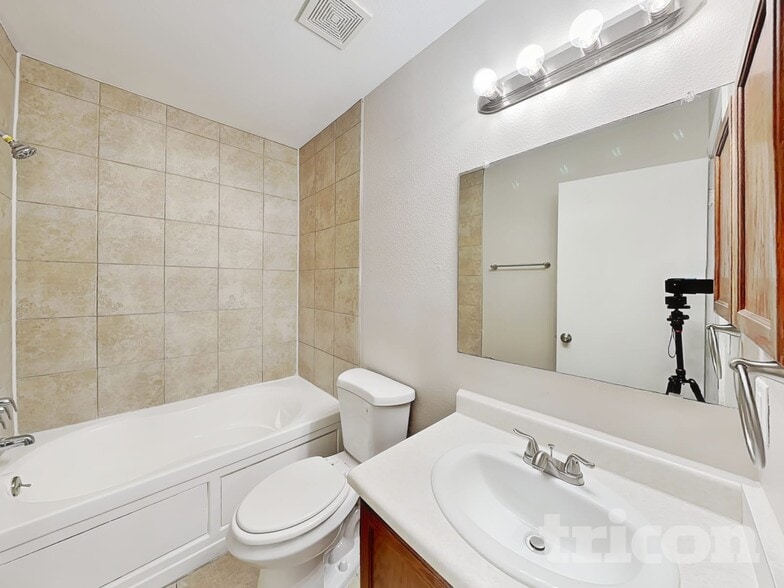 Building Photo - 311 Limestone Ct NE