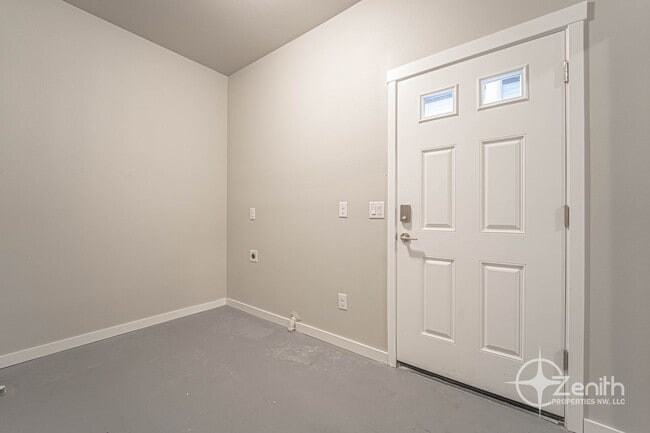 Building Photo - 3 Bedroom Mt. Vista Townhouse! Modern Fini...