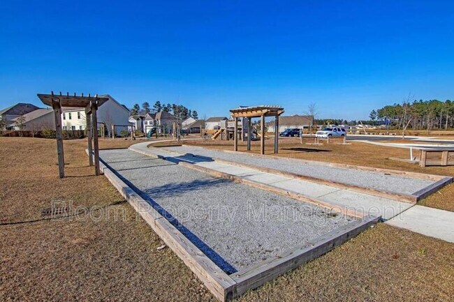 Building Photo - 425 Ribiero Dr