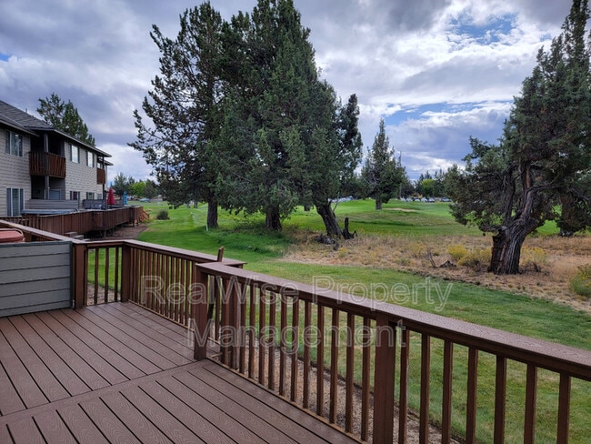 Building Photo - 1085 Golden Pheasant Dr