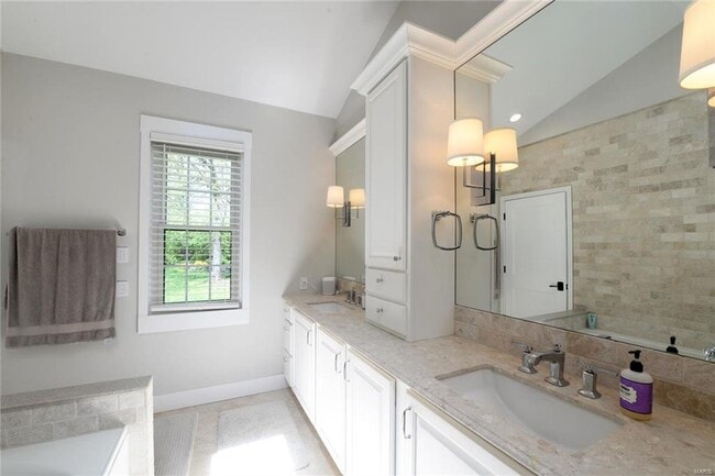 Building Photo - 1306 S Geyer Rd