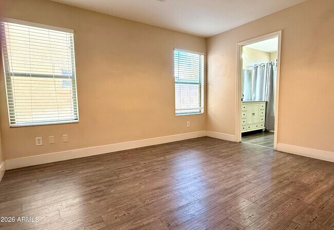 Building Photo - 23644 W Pkwy Dr