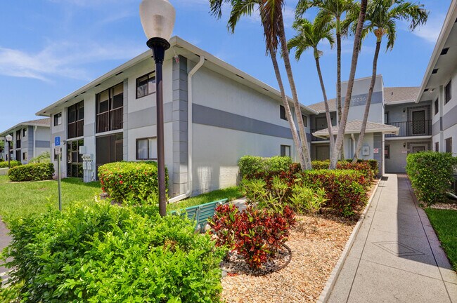 Building Photo - 15235 Lakes of Delray Blvd