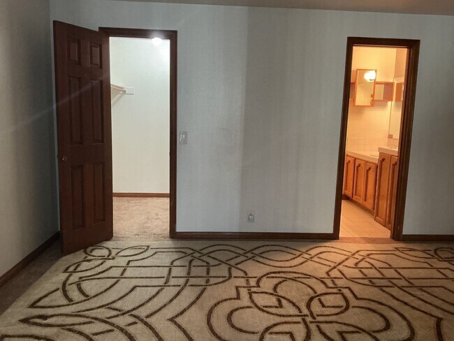 Building Photo - Los Caballeros Clubhouse #1302