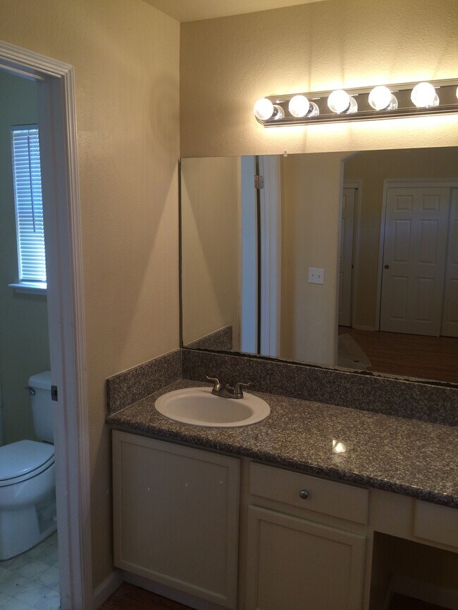 Building Photo - Madera Home for Rent