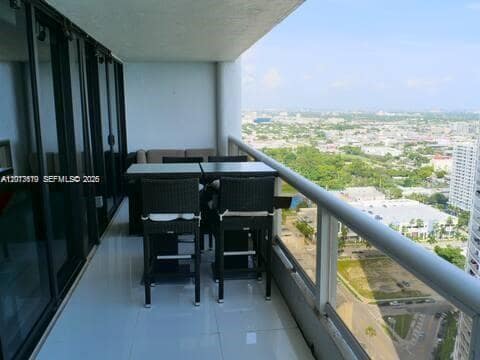 Building Photo - 1717 N Bayshore Dr