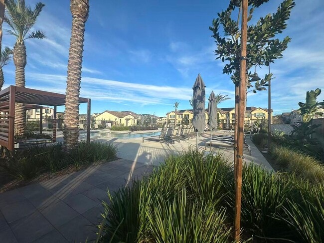 Building Photo - 3 BEDROOM HOME FOR LEASING IN Ontario