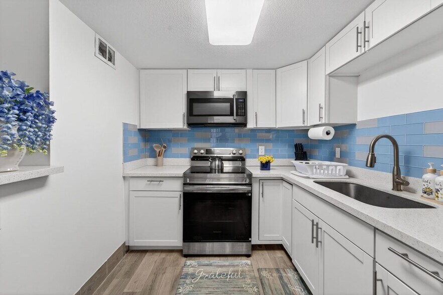 Building Photo - 801 Andrews Ave