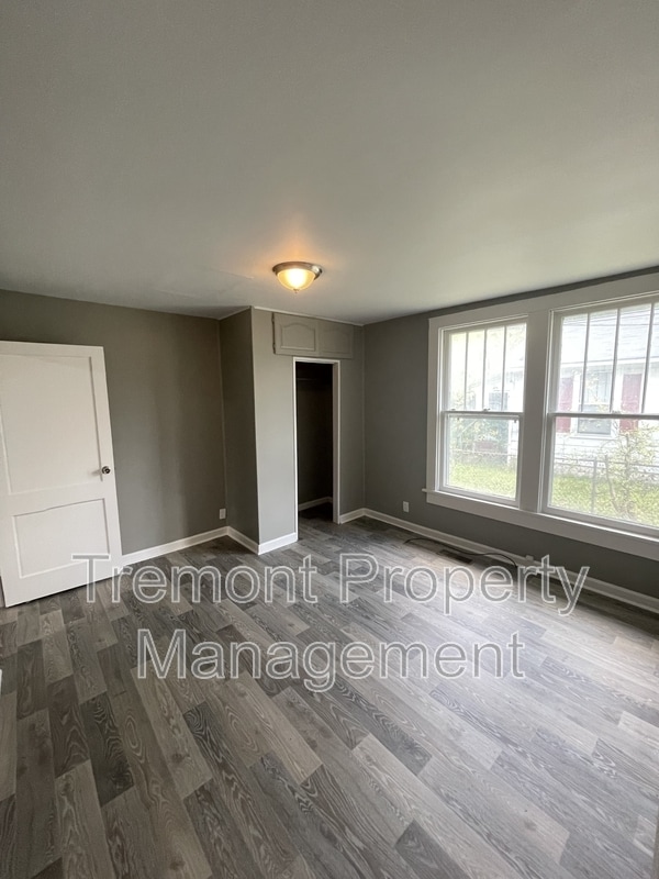 Building Photo - 2601 E 41st St