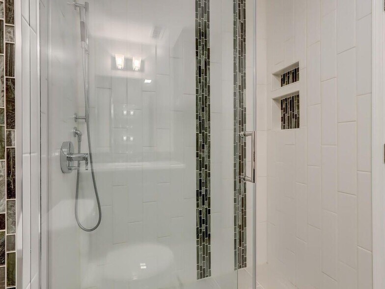 Building Photo - 1074 Peachtree Walk NE