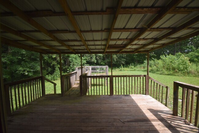 Building Photo - 4 Bedroom 2 Bath Pet Friendly Home For Rent!