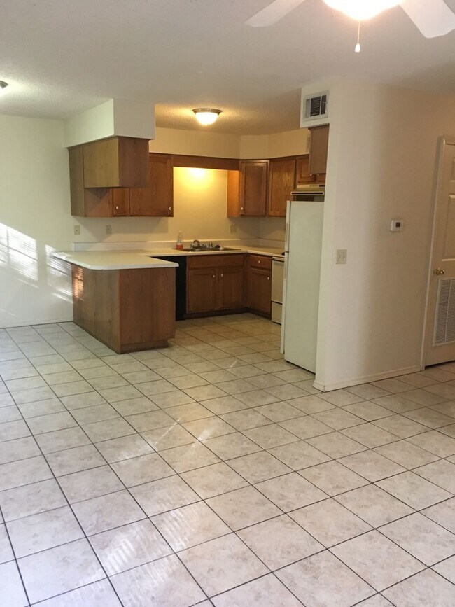 Building Photo - 73 W 16th Pl