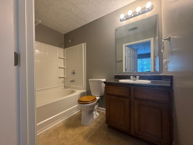 Building Photo - 13104 Fairington Ridge Cir