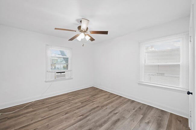 Bedroom - 5903 W Park Ave