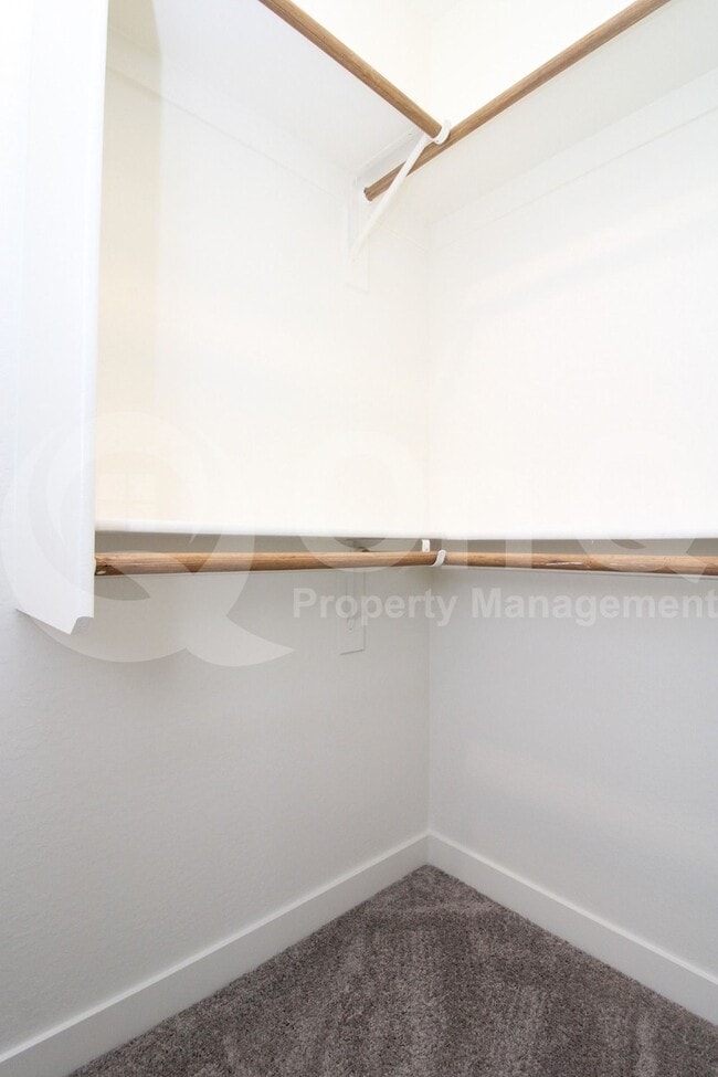 Building Photo - 2736 S Cavalier Dr