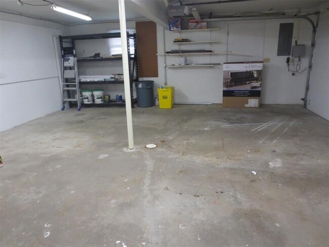 Building Photo - 823 Jennifer Ln