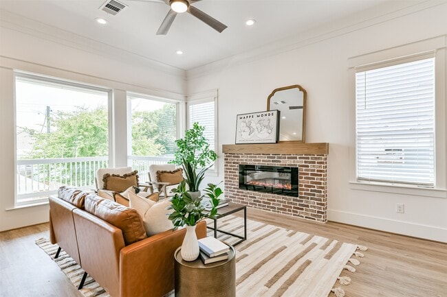 Building Photo - 3007 Avenue Q